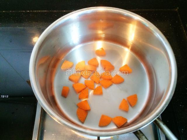 放入开水中煮