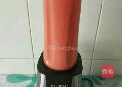 现榨西瓜汁的做法图解3