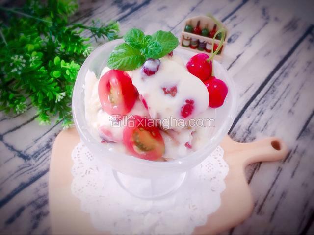  圣女果香蕉炒酸奶