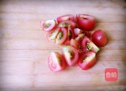  圣女果香蕉炒酸奶的做法图解1