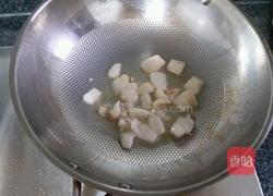  #卷心菜#卷心菜炒前腿肉的做法图解2