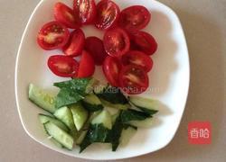 圣女果黄瓜炒蛋的做法图解2