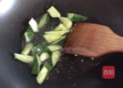 圣女果黄瓜炒蛋的做法图解5