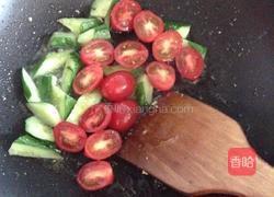 圣女果黄瓜炒蛋的做法图解6