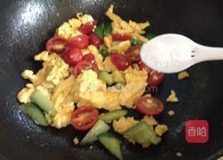圣女果黄瓜炒蛋的做法图解7