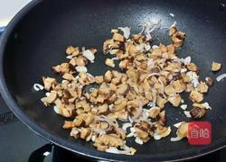 冬菇馬蹄炒毛豆的做法图解4