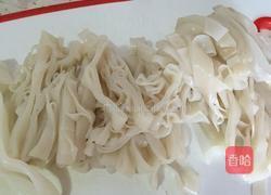 肉丝蔬菜炒粿条的做法图解1