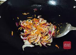 肉丝蔬菜炒粿条的做法图解4