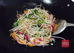 肉丝蔬菜炒粿条的做法图解5