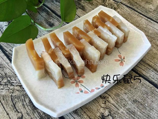 切成薄片，装盘。