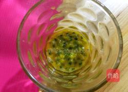 百香果蜂蜜汁的做法图解3