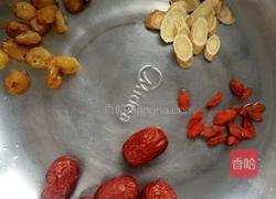 龙眼红枣茶的做法图解1