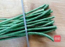肉炒蒜香豇豆的做法图解4