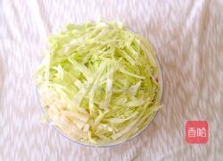 卷心菜炒鸡蛋的做法图解2