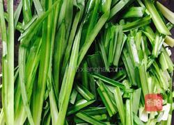 炒大红菌的做法图解2