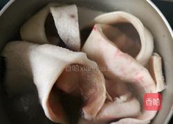 自制美味猪皮冻的做法图解2