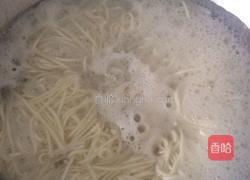格格牌清爽面条的做法图解1