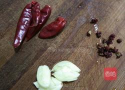 炝炒绿豆芽的做法图解1