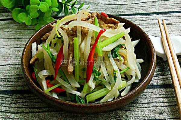 白萝卜炒芹菜肉丝