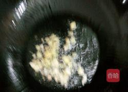 绿豆芽炒韭菜的做法图解2