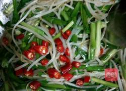 绿豆芽炒韭菜的做法图解5