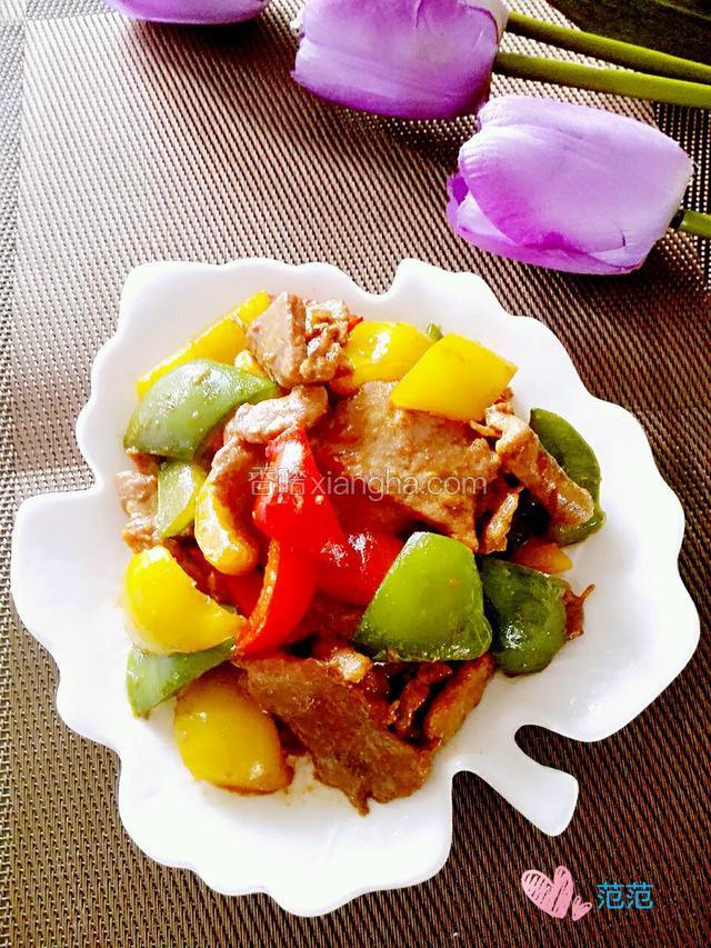 再来张，色香味俱全的鲜嫩彩椒炒牛肉开吃咯。