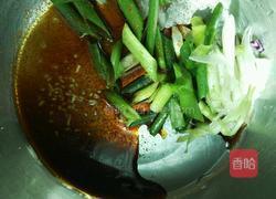 凉拌紫甘蓝的做法图解3