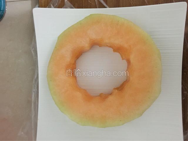 哈密瓜去瓤削皮