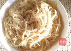 圣女果酱拌面的做法图解2