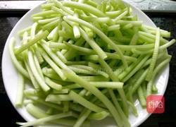 清炒红薯杆的做法图解1