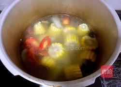 胡萝卜玉米炖排骨的做法图解7