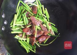 蒜苗炒腊肠的做法图解6