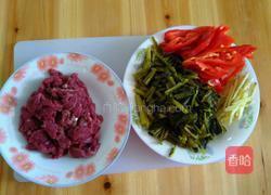 酸菜炒牛肉的做法图解2