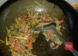 酸菜炒牛肉的做法图解5