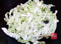 卷心菜炒肉的做法图解4