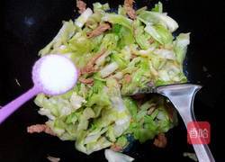 卷心菜炒肉的做法图解6
