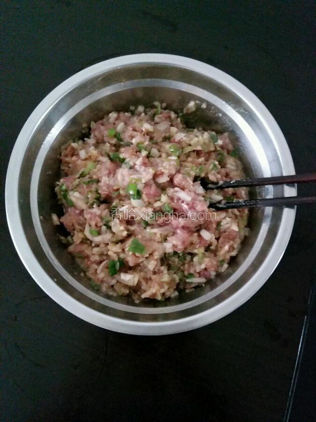 搅拌均匀，馅就做好啦！