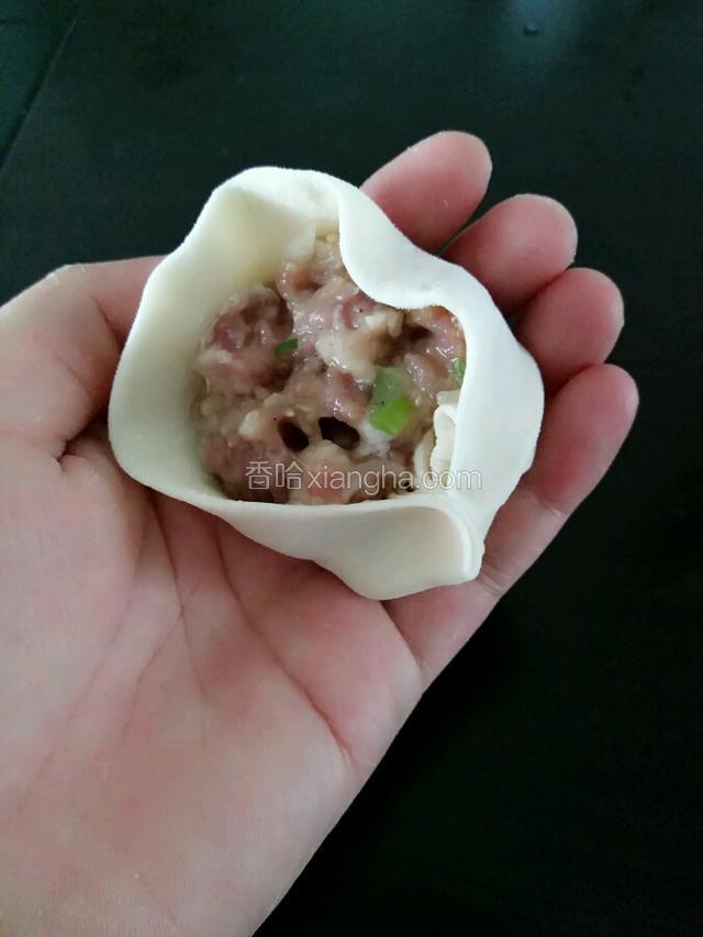 一点一点捏起褶