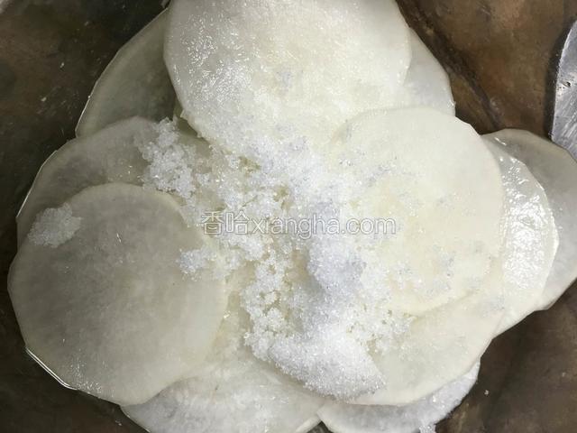 加入适量白糖；