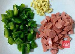 彩椒火腿玉米粒的做法图解3