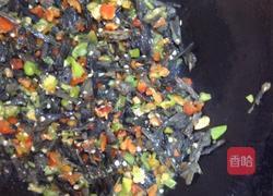 青椒炒干巴菌的做法图解6