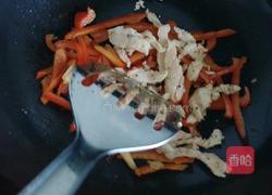 红彩椒炒胡椒鸡丝的做法图解6