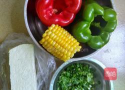 彩椒灌豆腐玉米粒的做法图解1