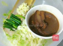 卷心菜炒扣肉的做法图解3