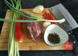 蒜苔炒黄牛肉(酸辣版)的做法图解1