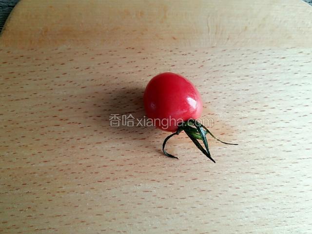 取其中一个，后面的小尾巴留着不要摘掉