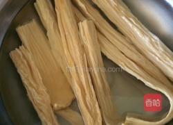 腐竹炝木耳的做法图解1