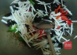茭白炒肉丝木耳的做法图解3