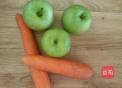 胡萝卜苹果汁的做法图解1