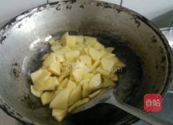 西红柿炒土豆片的做法图解2
